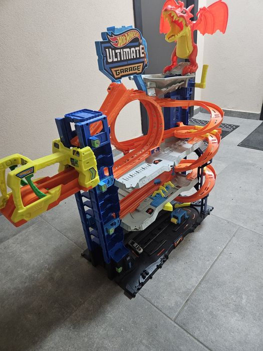 Hot wheels ultimate garage