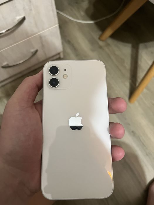 Продам айфон 12