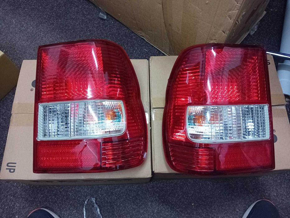 LAMPA stop  tripla  far mitsubishi pinin  mk 1 mk 2 pajero sport