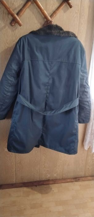 Нова Синя  шуба с кожа отвътре номер 52 от 1980г