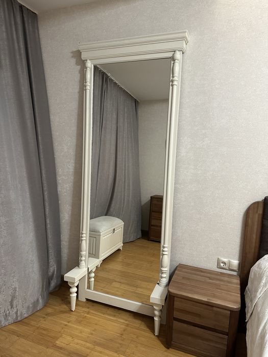 Продам старинное зеркало и сундукчок