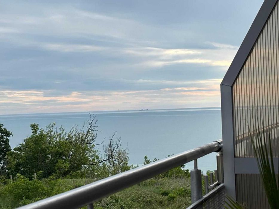 Продавам апартамент на първа линия в Бяла с красива панорамна гледка към морето  50 метра от плажа