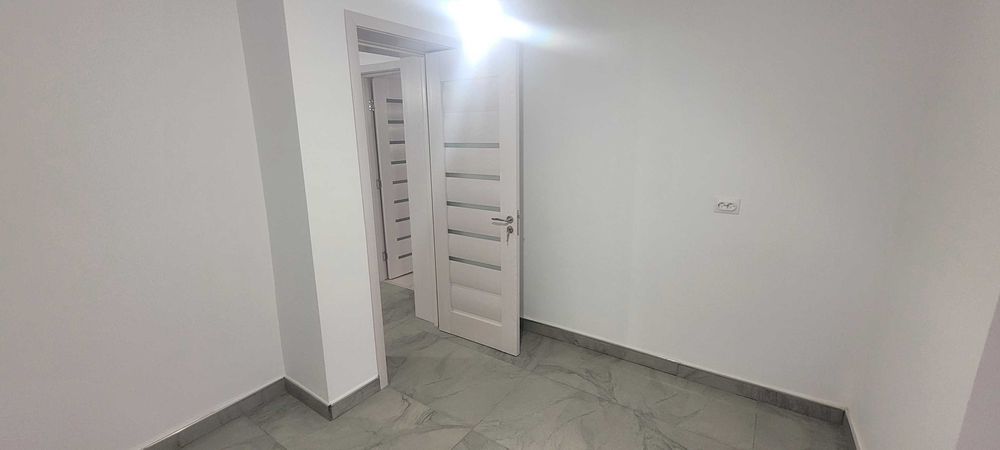 Apartament 2 camere decomandat in Onesti, zona Mall, etaj 1.
