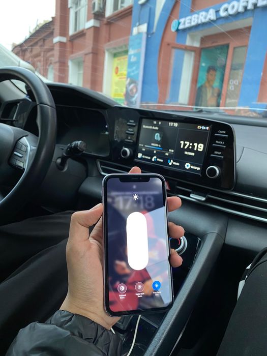 Продам Айфон 11 64гб