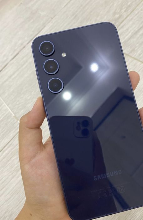 Продам Samsung galaxy A35, 5G, 128gb, цвет синий