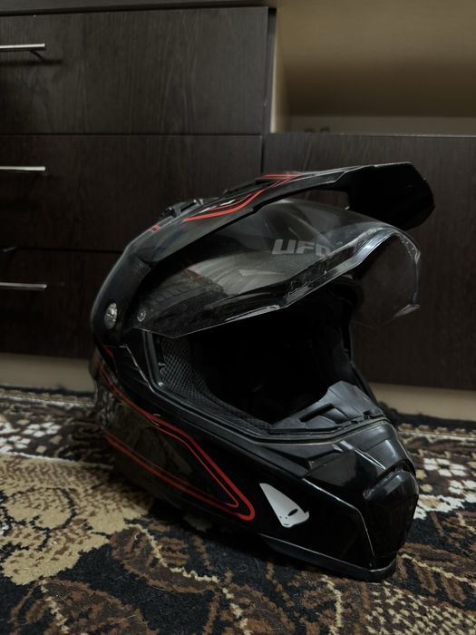 Мото шлем Ufo в хорошем состоянии