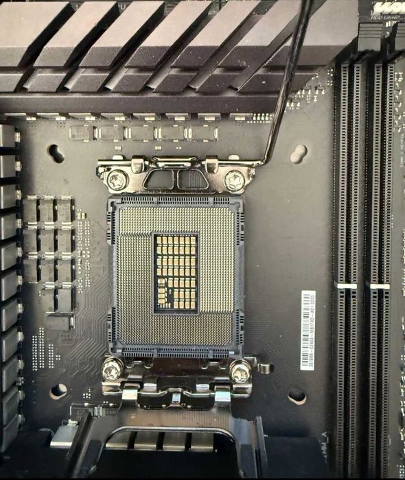 Дъно ASUS ROG Maximus Z790 Apex Encore