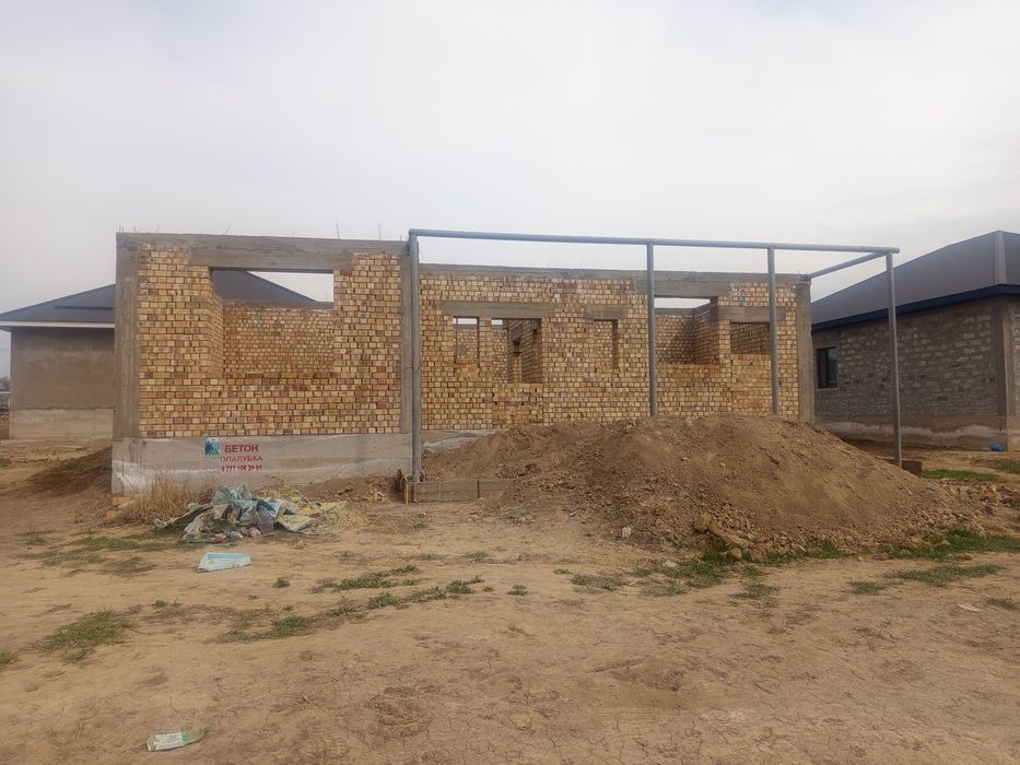 Продается кирпичный дом без крыши!