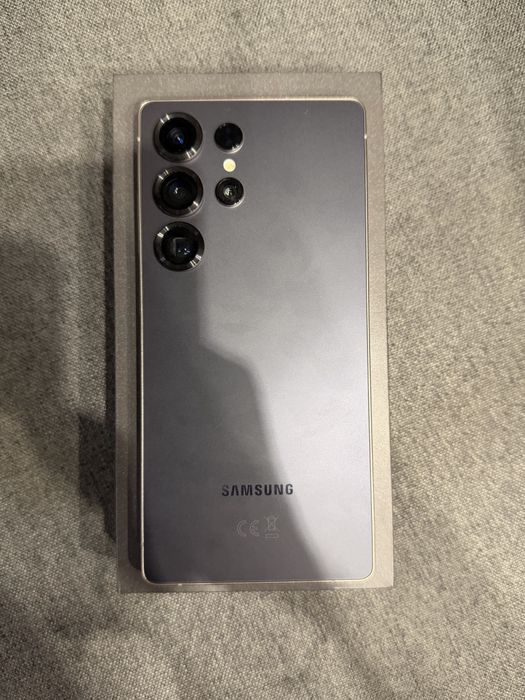 Samsung S25 Ultra ЧИСТО НОВ