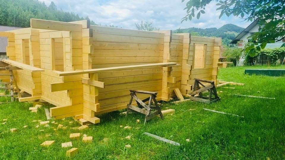 Casă /Cabana din lemn !