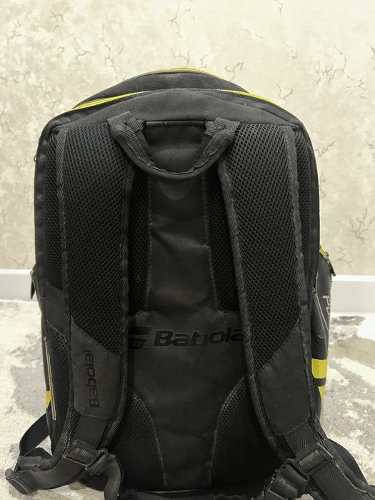 Теннисная сумка Babolat.