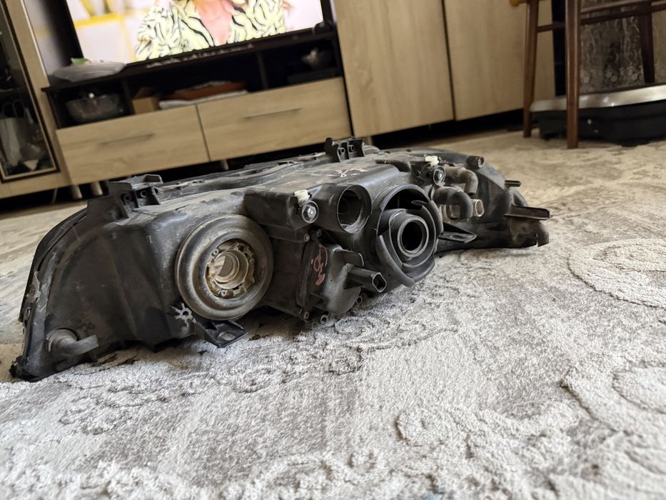 Продам передню левую фару bmw e39