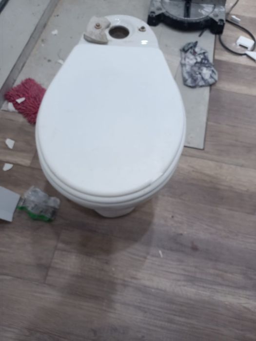 Продам б/у  унитаз