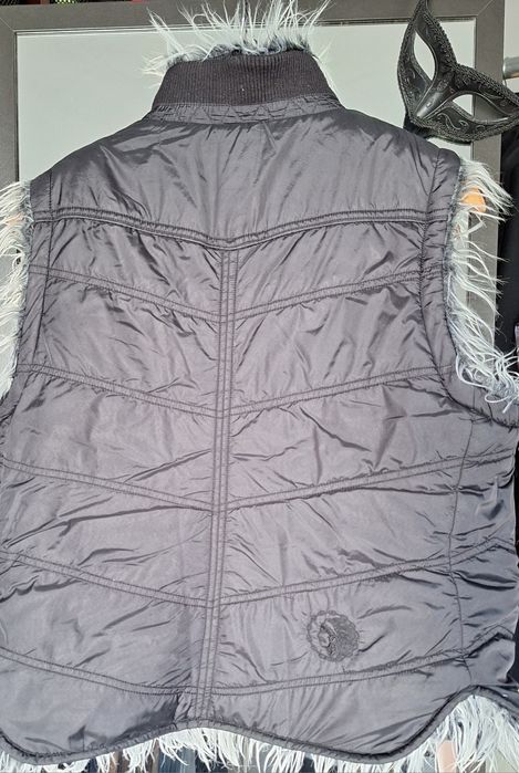 Vând vestă damă, 2 fețe, neagră și blăniță, mărimea M/L (40-42)