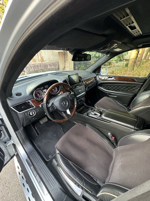 Mercedes Benz GLS500