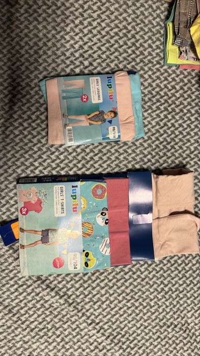 Много лятни дрешки размер 3г, повечето са нови от англия