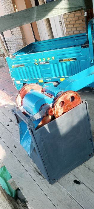 Qadimgi zavatsqõy mashinka sotiladi urganchda