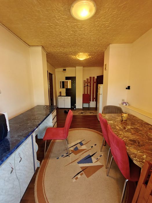 Apartament Motru. Suprafața 70mp 3 camere etajul 2 .
