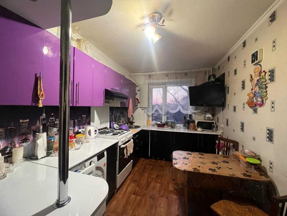 Продам 3 комн квартиру на 12мкр