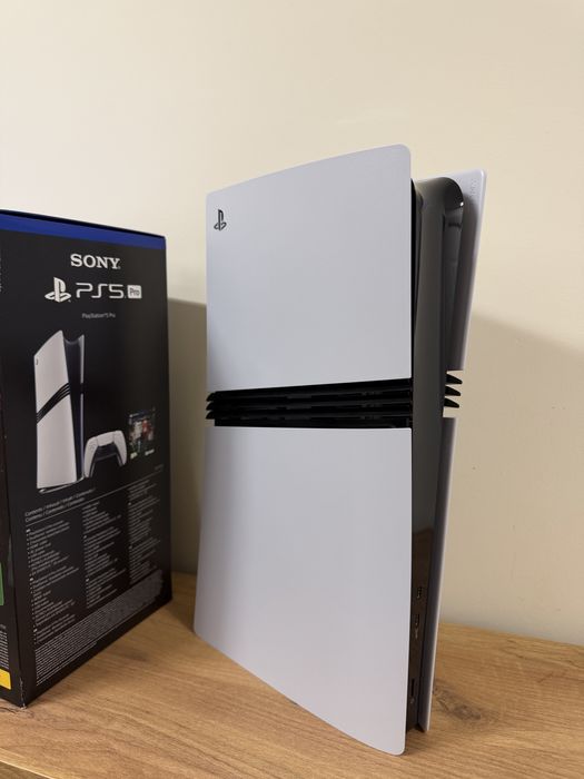 Чисто нов! PlayStation 5 Pro 2TB