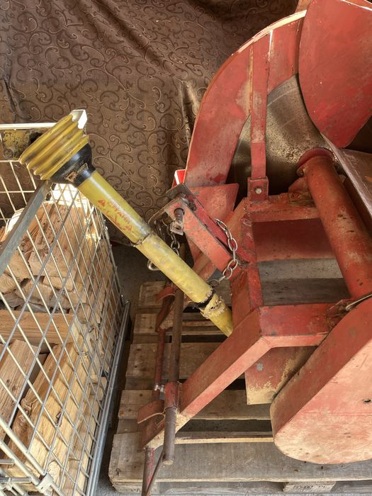 Прикачен циркуляр за трактор