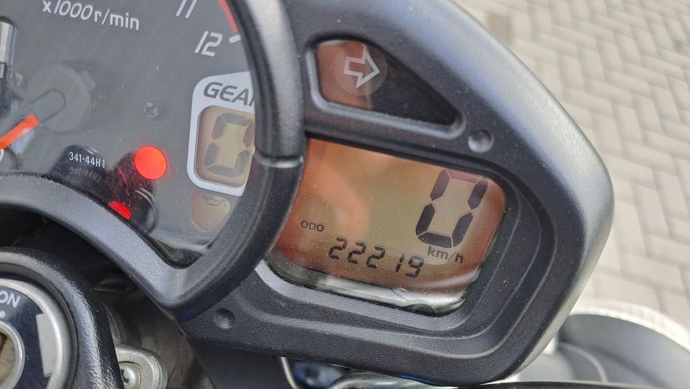 MotoFly Ploiesti vinde Suzuki SFV650 Gladius 2009