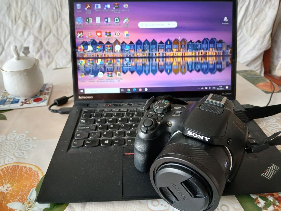 Lenovo-ThinkPad X1-Carbon,Intel core i7-3667U,2,5GHz;foto Sony DSC400V