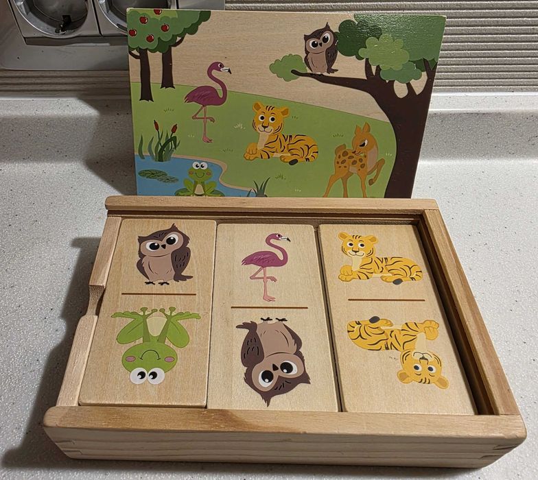 Domino din lemn cu 2 fete si animale