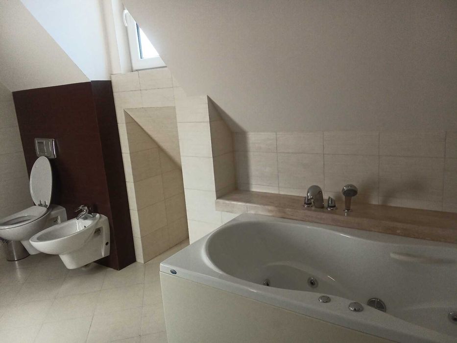 Дава се под наем Многостаен апартамент в Пловдив, Център - 270 кв.м за 1495.83 € - Снимка #13