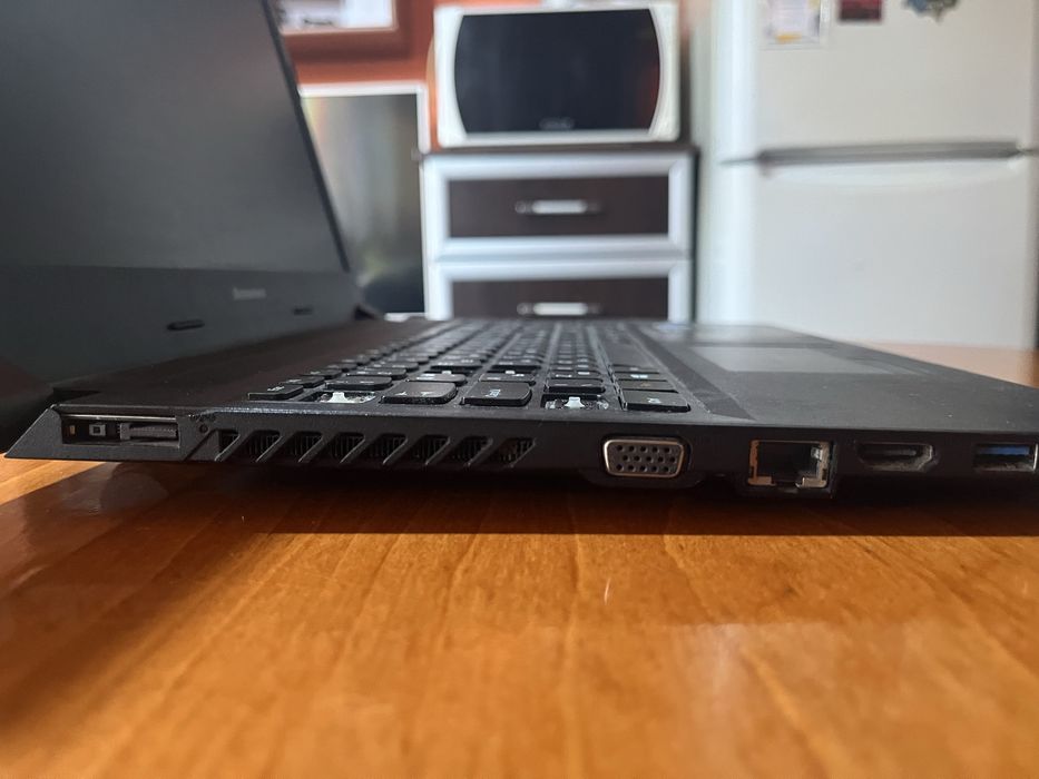 Lenovo B50-70 – работещ лаптоп, малко дефекти (липсващи клавиши)