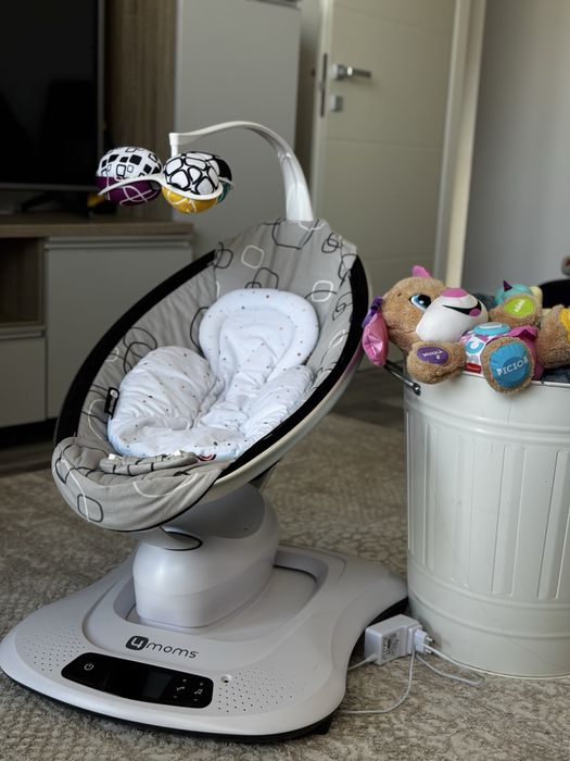 Balansoar 4moms + jucarii cadou