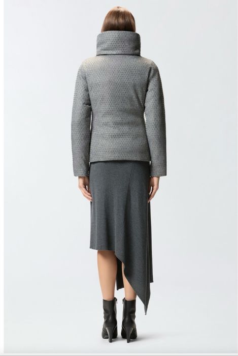 Зимна пухинка Pinko!Чисто нова с камъчета.