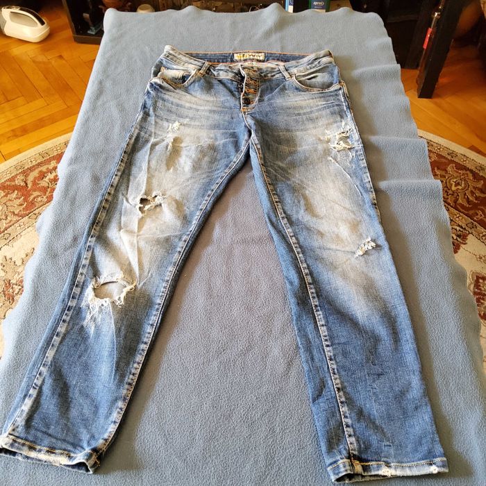 Продавам дамски дънки и дънкови гащеризони