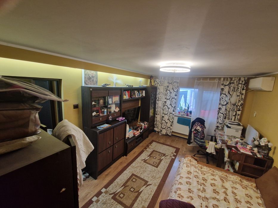 Vând Ap 3 camere, et. 4/4 , 2 balcoane , 2 băi, CT, AC, Termopan.