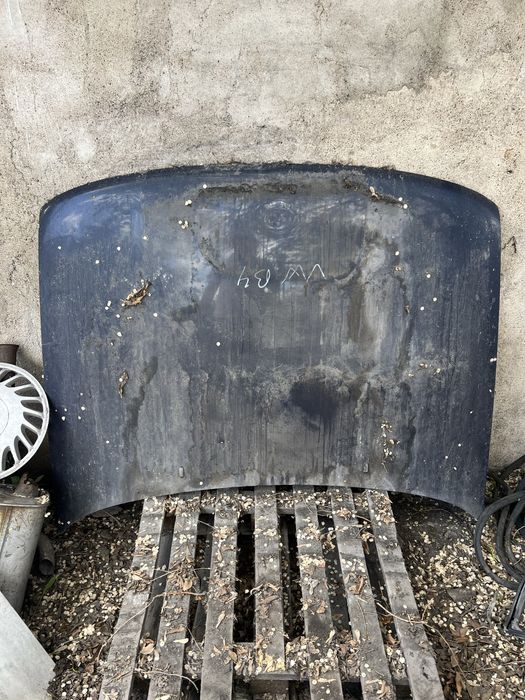 Продам капот на Пассат б4