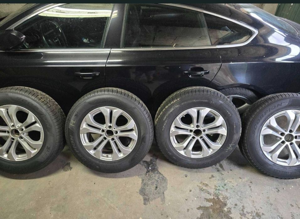 Гуми 4бр Pirelli 235/65/R17 с оригинални Джанти за Mercedes GLC