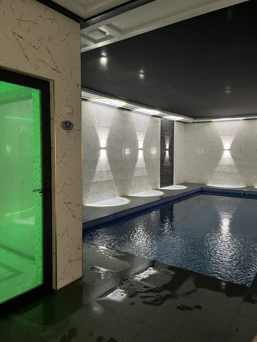 Дача с зимним бассейном, сауной и бильярдом