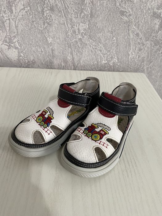 Детский обувь мальчика