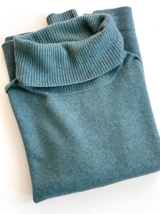 Мек топъл разкошен пуловер в хубав цвят