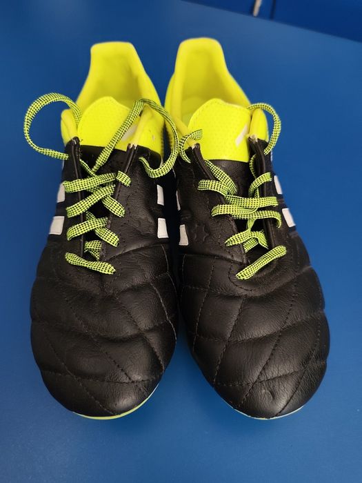 Ghete fotbal cu crampoane