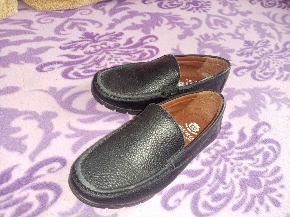 Продам обувь на школьника не дорого