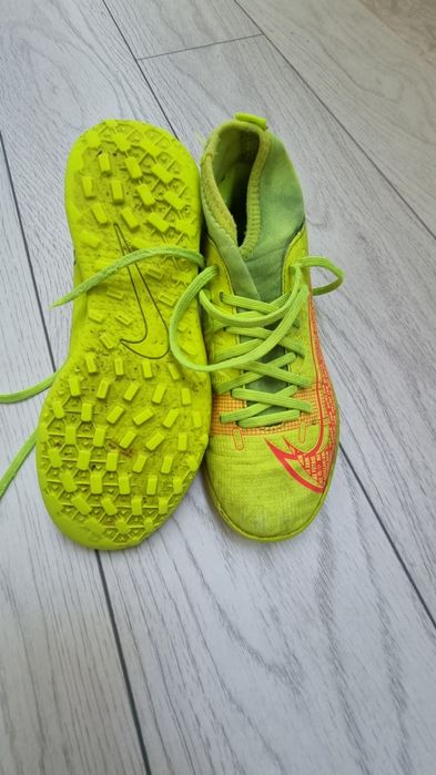 Adidasi Nike minicrampoane
