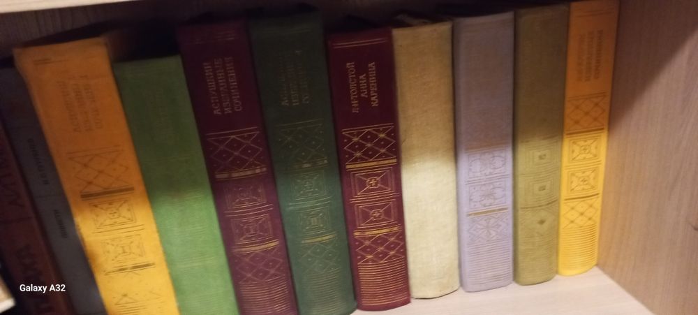 Продаю художественные книги