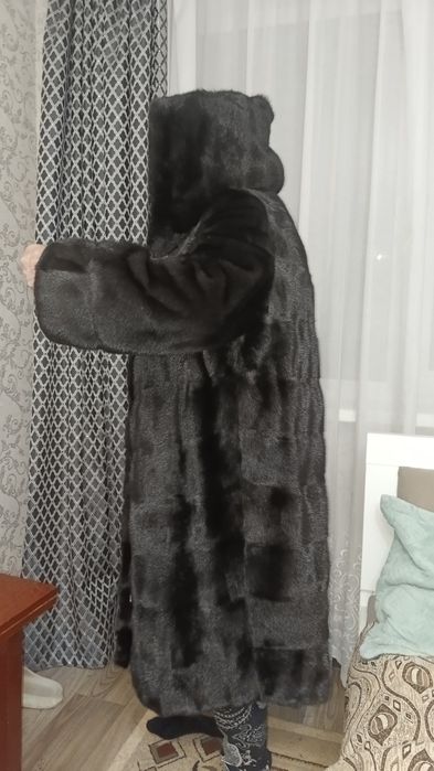 Продается норковая шуба с капюшоном