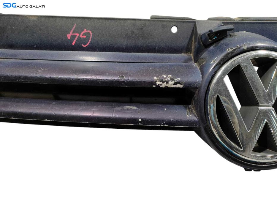 Grila cu Emblema Spoiler Bara Fata Volkswagen Golf 4 1998 - 2005 Cod 1J0853655G 1J0853651H (Fisuri) [L5202]
