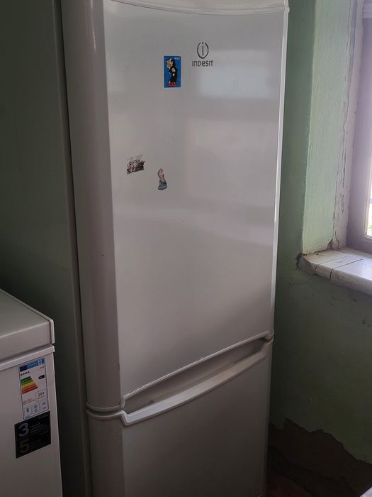 Холодильник indesit