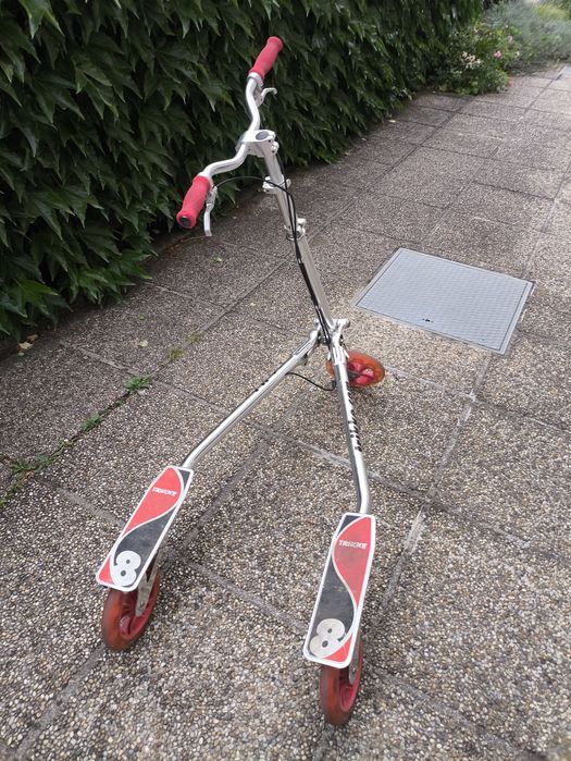 Trotineta trei roti.