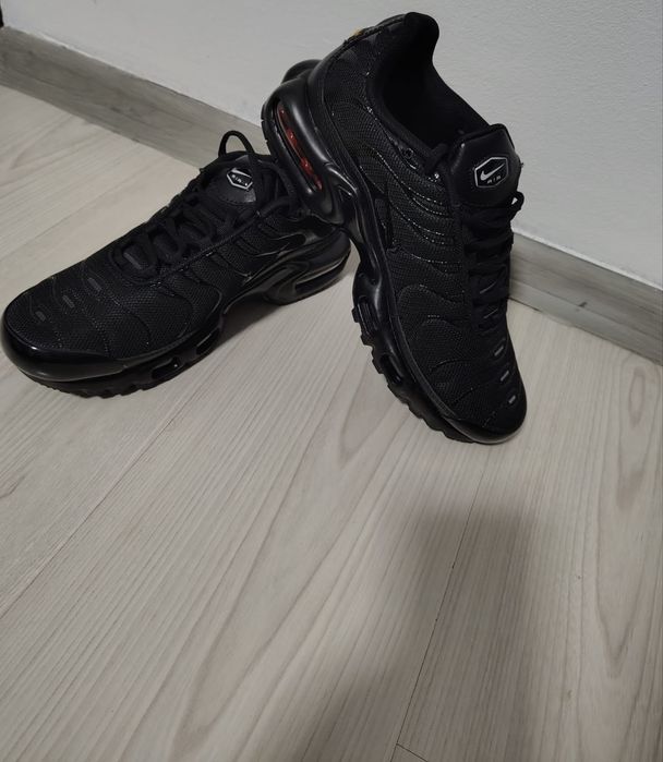 adidasi nike tn!