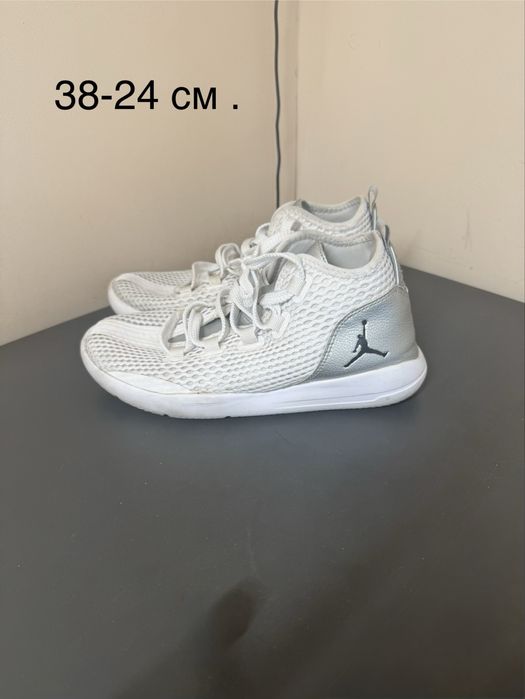 Маратонки Nike 38 номер