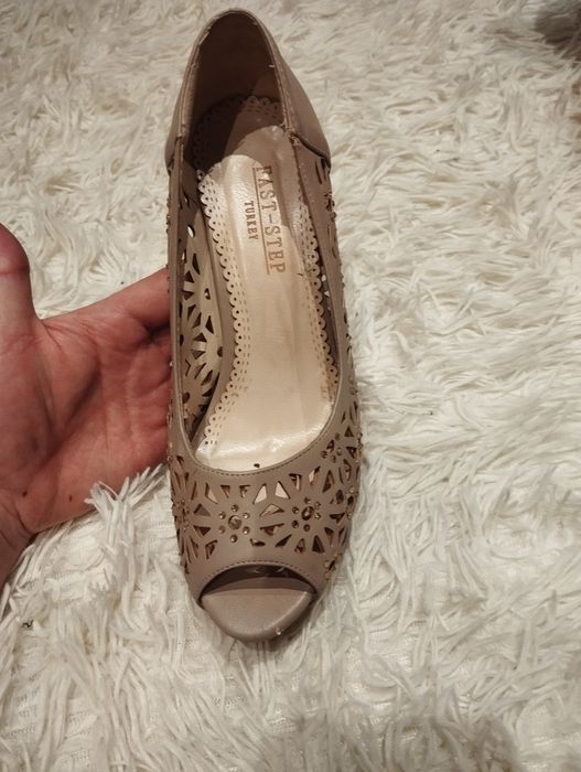 Туфли на высоком каблуке